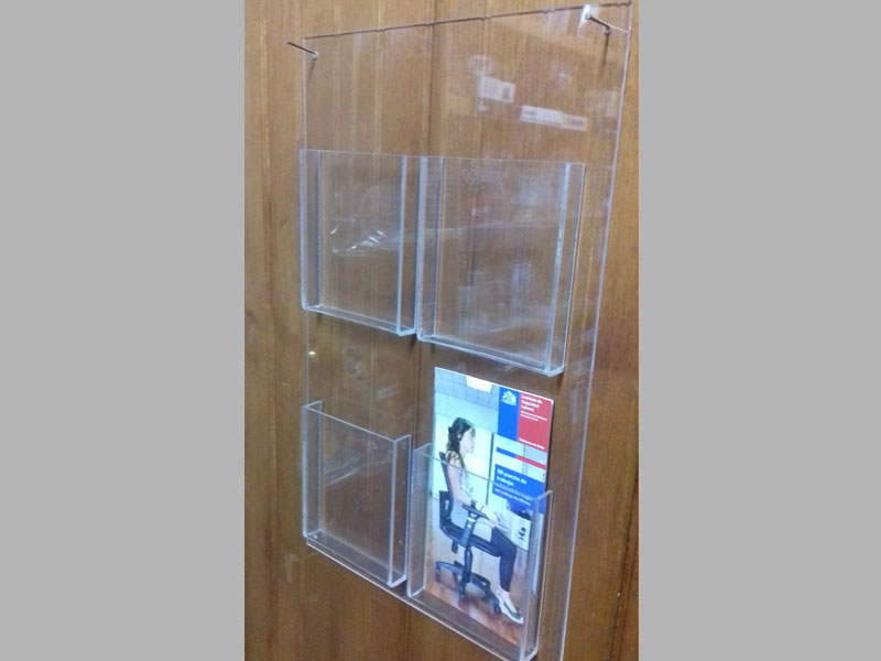porta folletos de acrílico